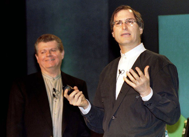 Cặp đôi quyền lực huyền thoại của Apple - Steve Jobs và Jony Ive - đã đến với nhau như thế nào?