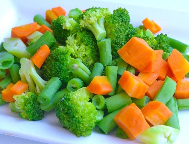 Luộc hoặc xào rau, không nên nấu quá lâu và cho quá nhiều rau vào chảo, làm mất mùi vị của rau.
