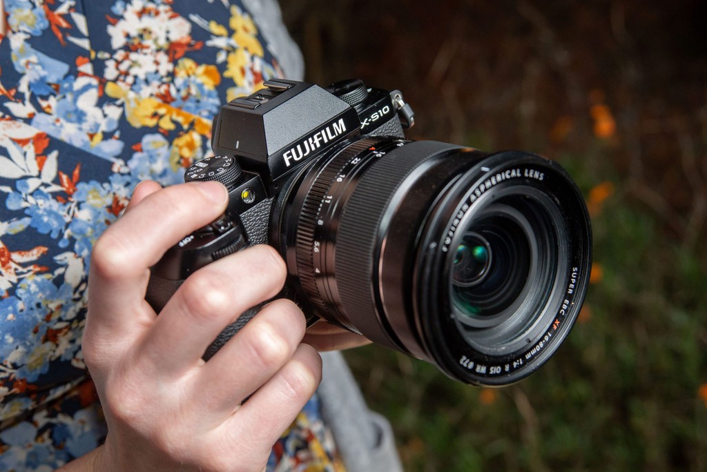 Fujifilm X-S10 ra mắt: nhỏ nhưng nhiều tính năng, chống rung thân máy 6-stop, giá 999 USD ảnh 1