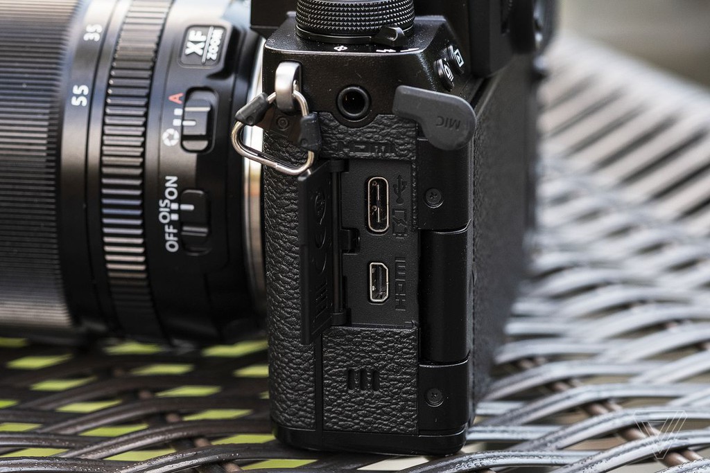 Fujifilm X-S10 ra mắt: nhỏ nhưng nhiều tính năng, chống rung thân máy 6-stop, giá 999 USD ảnh 3