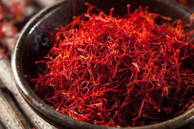 Saffron là một loại gia vị được sản xuất từ nhuỵ hoa của cây nghệ tây.