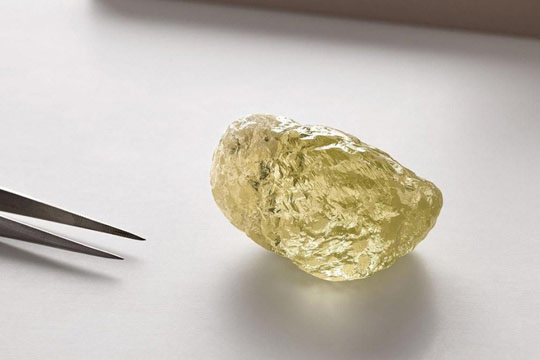 Viên kim cương to bằng quả trứng gà