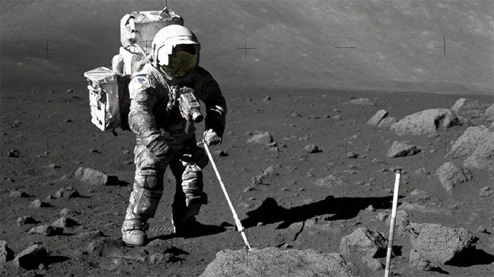 Các hạt bụi Mặt Trăng được lấy từ găng tay phi hành gia trong nhiệm vụ của Apollo