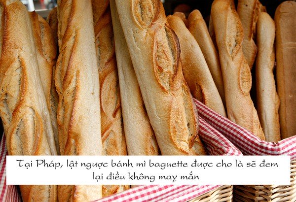 Bánh mì Baguette là món ăn đường phố được rất nhiều người yêu thích