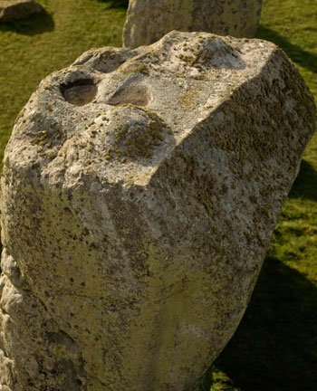 Phần đỉnh của một tảng đá dùng để xây Stonehenge.
