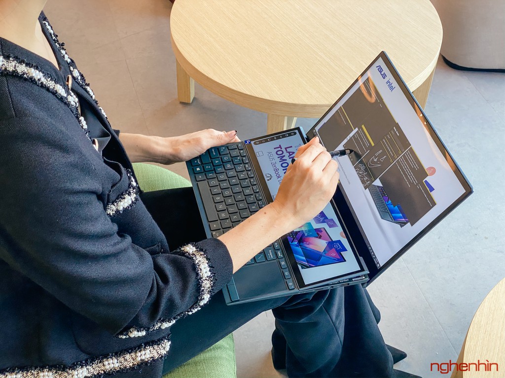 Trên tay Asus ZenBook Duo 14 (UX482): laptop văn phòng 2 màn hình, giá từ 32,9 triệu đồng