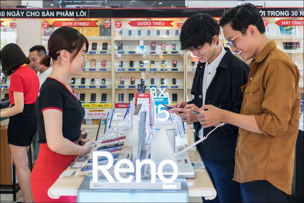 Oppo Reno phiên bản chuẩn chính thức mở bán, được đánh giá cao về thiết kế và tính năng
