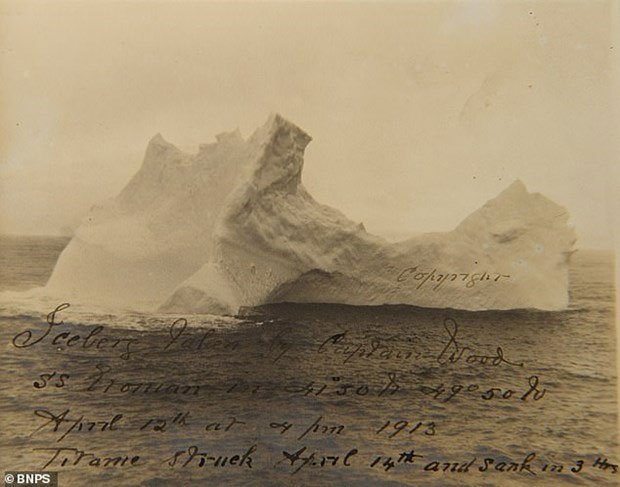 Bức ảnh thuyền trưởng W Wood chụp về tảng băng được cho là nguyên nhân khiến tàu Titanic bị chìm.