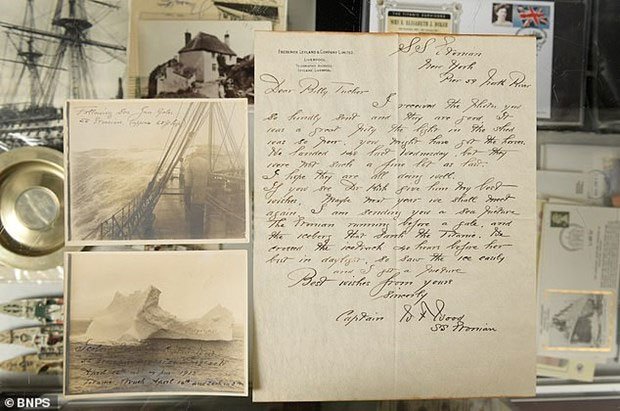 Bức ảnh và bức thư thuyền trưởng Wood gửi cho cụ mình.