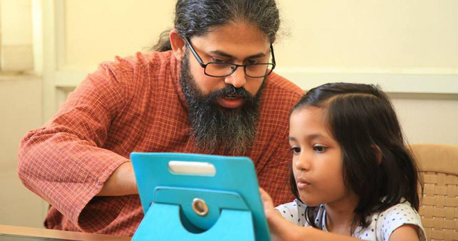 Ở Ấn Độ, đang có một thế hệ trẻ em học viết code trước khi biết nói chuyện với mọi người - Ảnh 2.