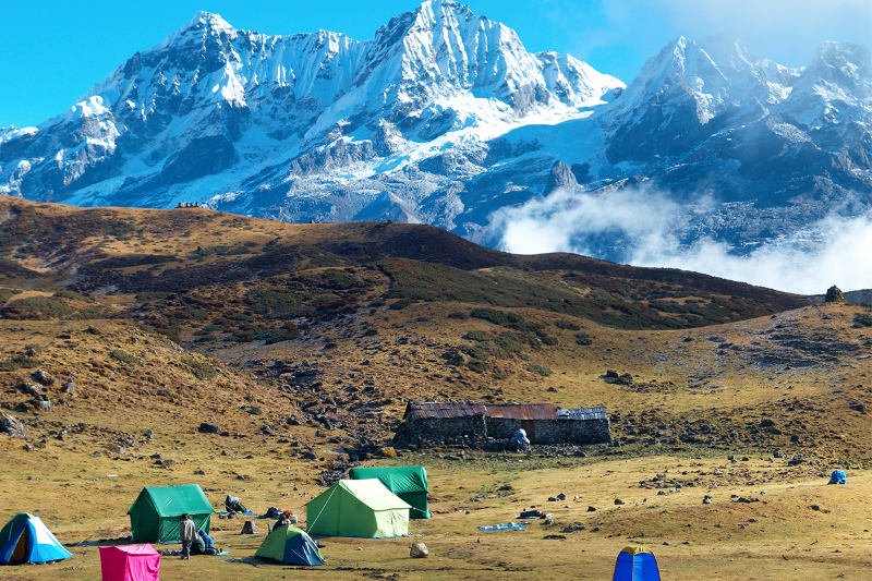  Kanchenjunga (chiều cao: 8.586m)