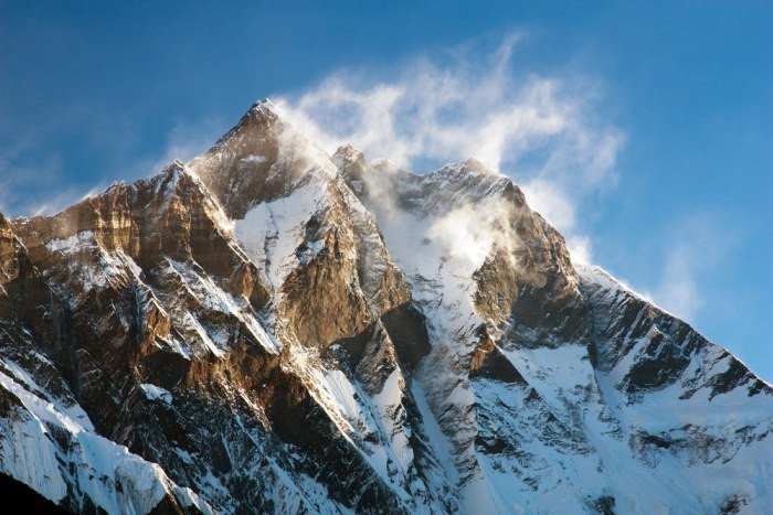  Lhotse (chiều cao: 8.516m)