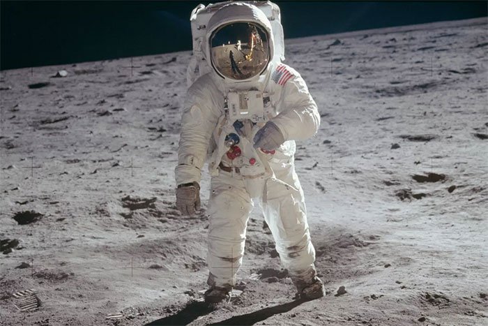 Bức ảnh Buzz Aldrin đứng trên Mặt Trăng do Neil Armstrong chụp.