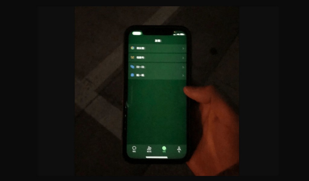 iPhone 12 dính loạt lỗi: xanh màn hình, không nhận sạc chung ảnh 1