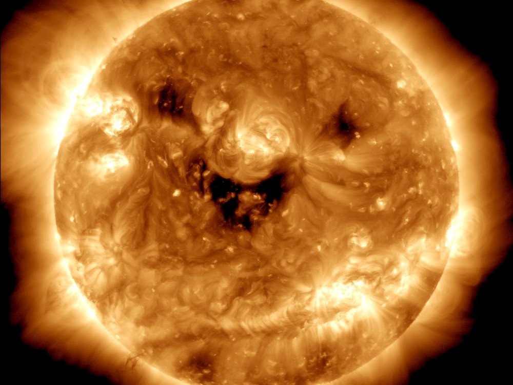 Ghi lại được cảnh rắn plasma trườn trên bề mặt Mặt trời với tốc độ 612.000 km/h - Ảnh 3.