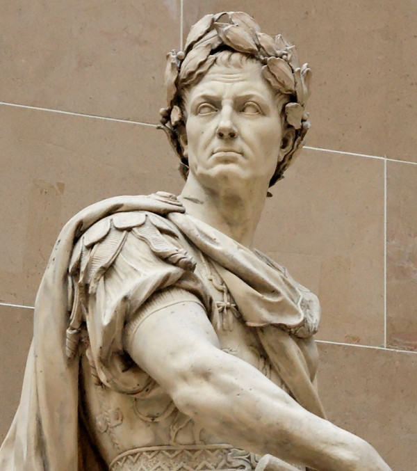 Hình ảnh Julius Caesar gắn liền với chiếc vòng nguyệt quế trên đầu.