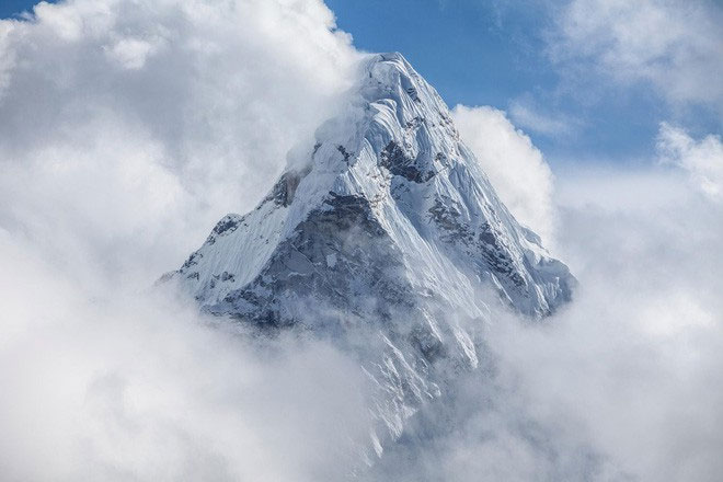 Những rặng núi ngầm dưới độ sâu 660km còn hùng vĩ hơn cả đỉnh Everest - nóc nhà của thế giới.