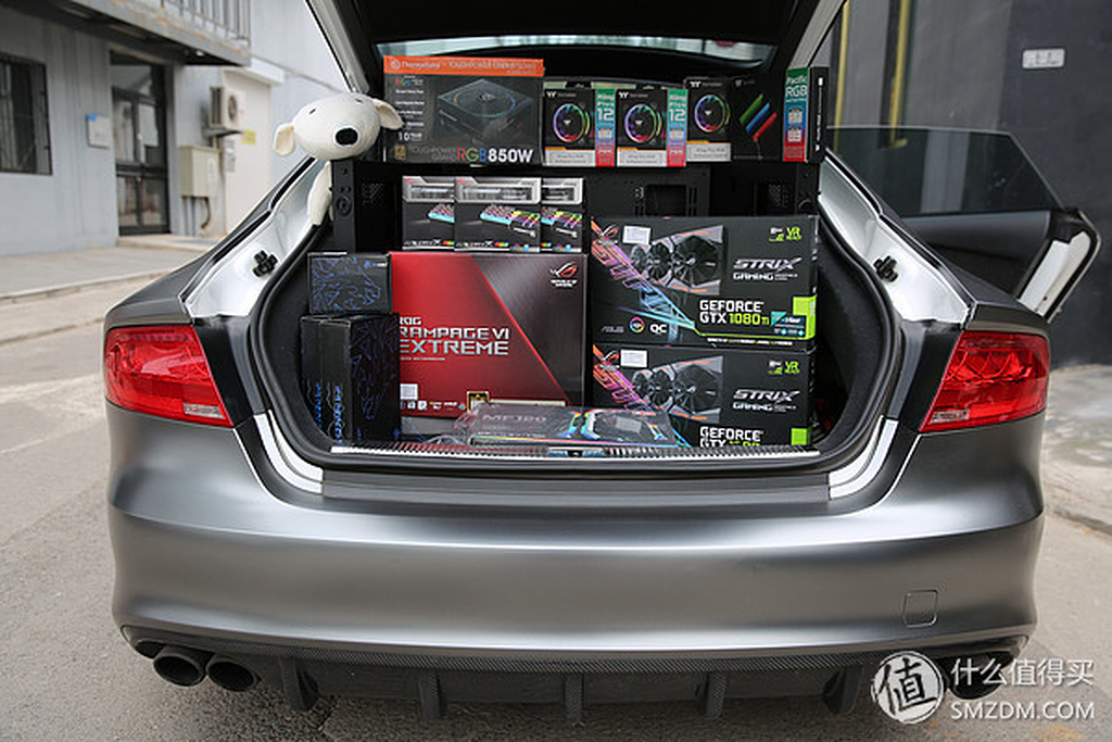Chi 180.000 USD để mang bộ PC hàng khủng lên Audi S7 thoả mãn nhu cầu lên núi chơi PUBG ảnh 3