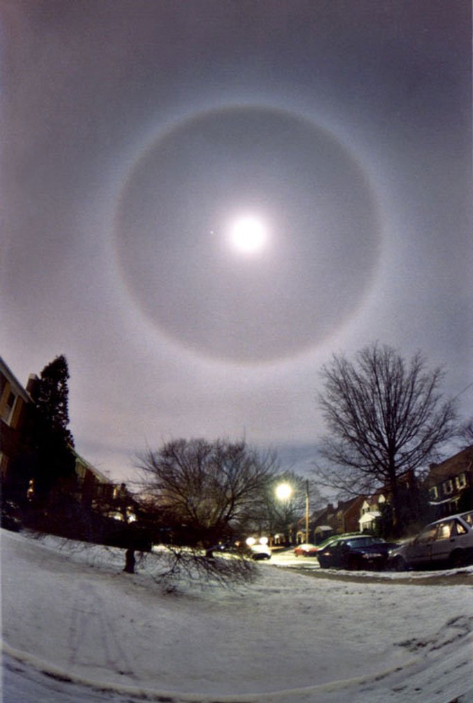 Hào quang mặt trăng ở Pennsylvania, Mỹ tháng 4-2003