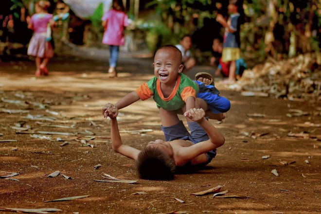 Được hỏi “tình yêu là gì”, nhiếp ảnh gia người Việt và đồng nghiệp liền đáp lại bằng loạt ảnh ấn tượng - Ảnh 5.