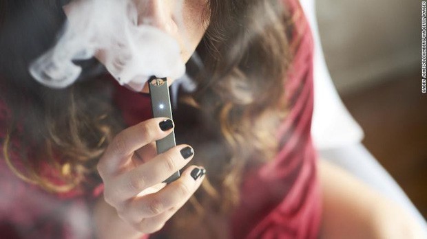 Ngày càng nhiều các ca cấp cứu nghi ngờ do thuốc lá điện tử - Liệu Vape và e-cig có phải gây hại ngang ngửa thuốc lá truyền thống? - Ảnh 1.