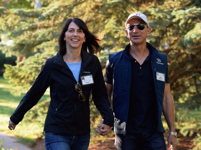 Ông chủ Amazon Jeff Bezos cưới vợ chỉ sau 6 tháng quen biết nhưng hạnh phúc không ai bằng