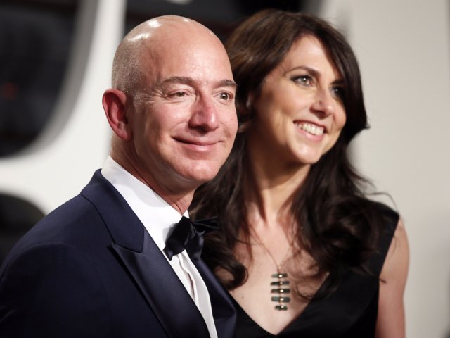 Ông chủ Amazon Jeff Bezos cưới vợ chỉ sau 6 tháng quen biết nhưng hạnh phúc không ai bằng