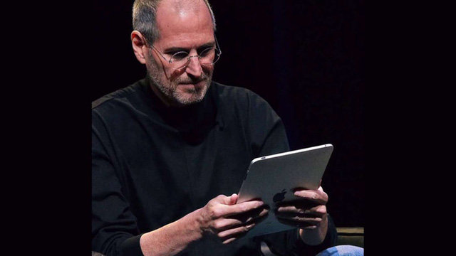 Nguồn gốc iPad xuất phát từ yêu cầu này của Steve Jobs: Một miếng kính để đọc email trong toilet - Ảnh 1.