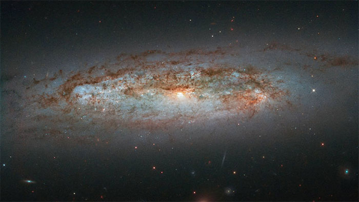 Thiên hà NGC 3175 chụp bởi Hubble.