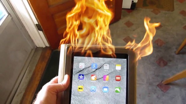 Một phụ nữ kiện Apple vì iPad bốc cháy và khiến người chồng tử vong