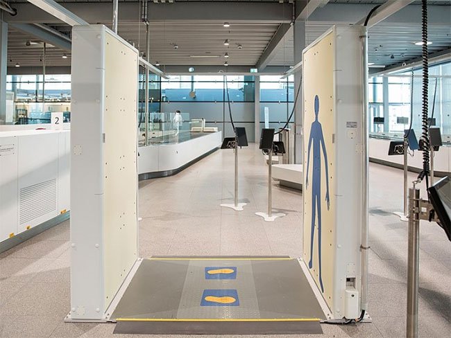 Máy quét CT và máy quét ở sân bay đều sẽ phát ra một lượng nhỏ bức xạ tia X.