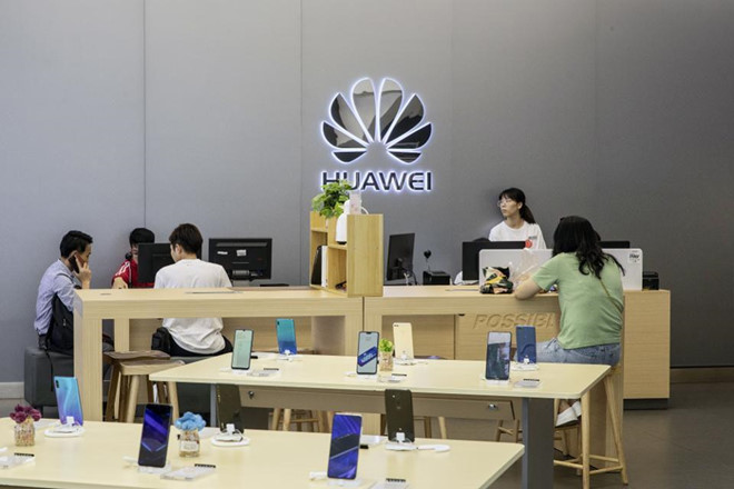 Huawei hoan tien neu dien thoai khong dung duoc Google, Facebook hinh anh 1 