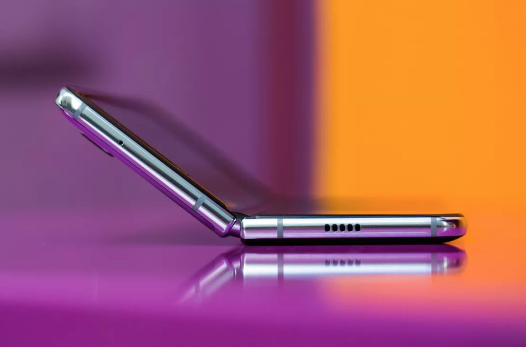 Samsung Galaxy Fold vs Motorola Razr: tương lai và hoài niệm  ảnh 8
