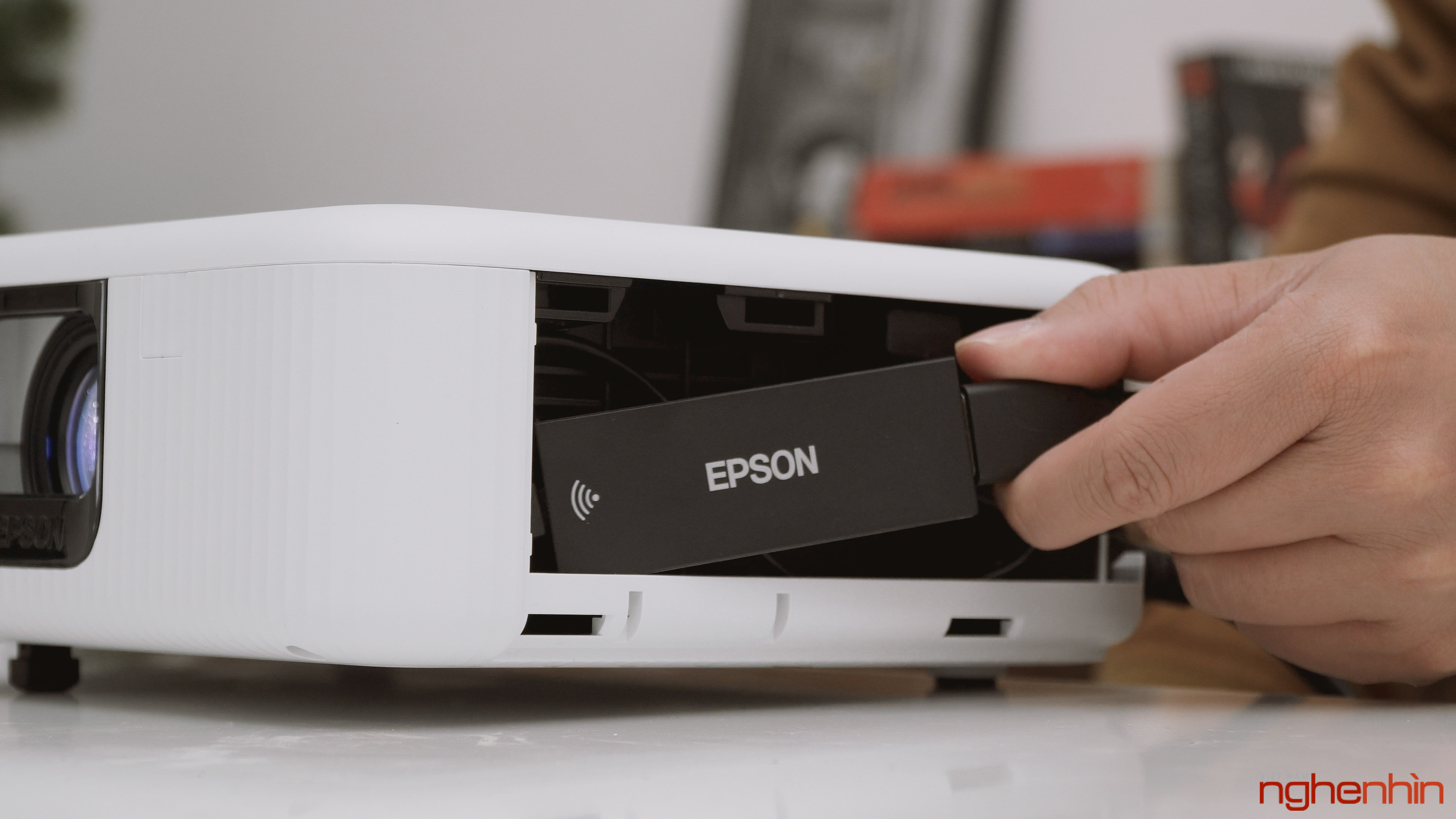 Trải nghiệm máy chiếu Epson CO-FH02: đáp ứng cả công việc lẫn giải trí
