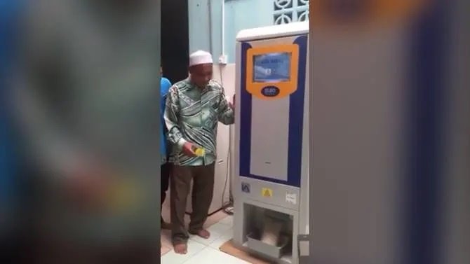 Malaysia ra mắt cây ATM rút ra gạo đầu tiên để giúp đỡ người nghèo