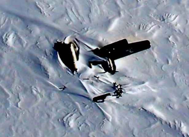 Xác máy bay bí ẩn ở Bắc cực.