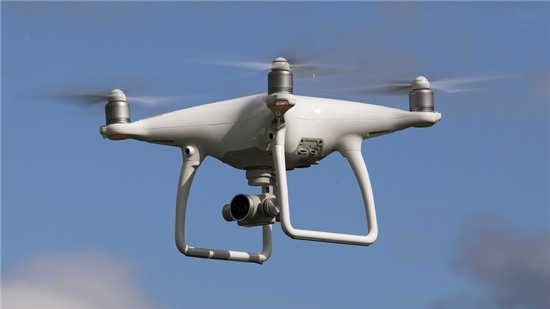 Dùng drone để cảnh báo Covid-19