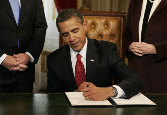 Tổng thống Mỹ, Barack Obama là một trong những người thuận tay trái nổi tiếng nhất thế giới
