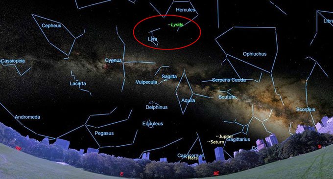 Mưa sao băng Lyrid xuất hiện từ phía chòm sao Thiên Cầm trên bầu trời.