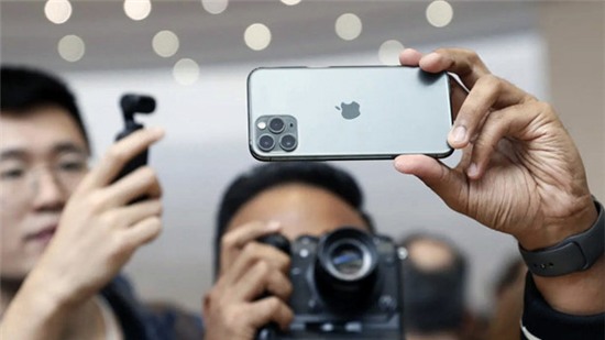 Chê xấu thậm tệ, người Trung Quốc vẫn đổ xô đặt mua iPhone 11 Pro