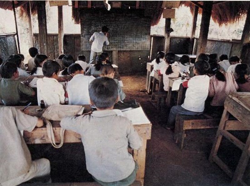 Ảnh quý về Nhà giáo Việt Nam thời kháng chiến chống Mỹ