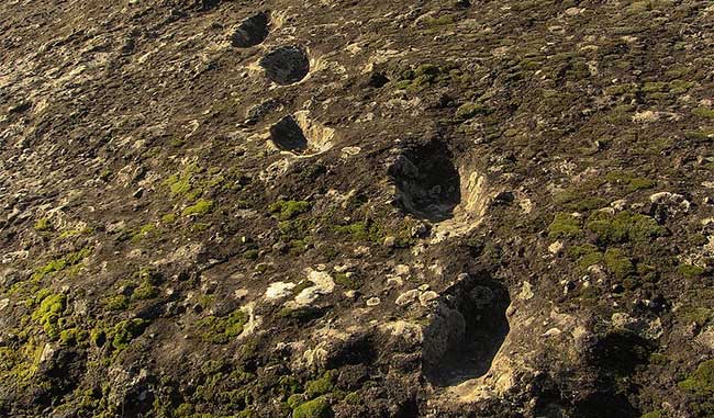 Các chuyên gia tin rằng những dấu vết này còn rõ nét là nhờ dòng chảy nham thạch của núi lửa.
