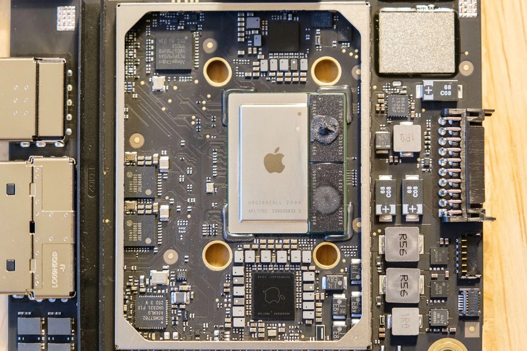 Mở Mac Mini mới: chip M1 nằm gọn gàng trong bảng mạch nhỏ hơn ảnh 2