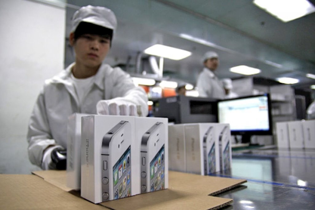 Đối tác hàng đầu của Apple sa thải 50.000 lao động thời vụ