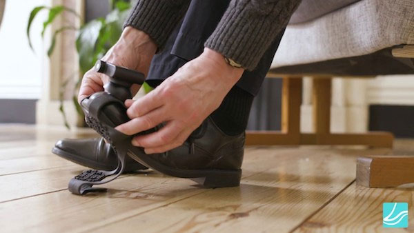 Khi đi giày laser, số cơn đông cứng bước đi của bệnh nhân Parkinson giảm 46%.