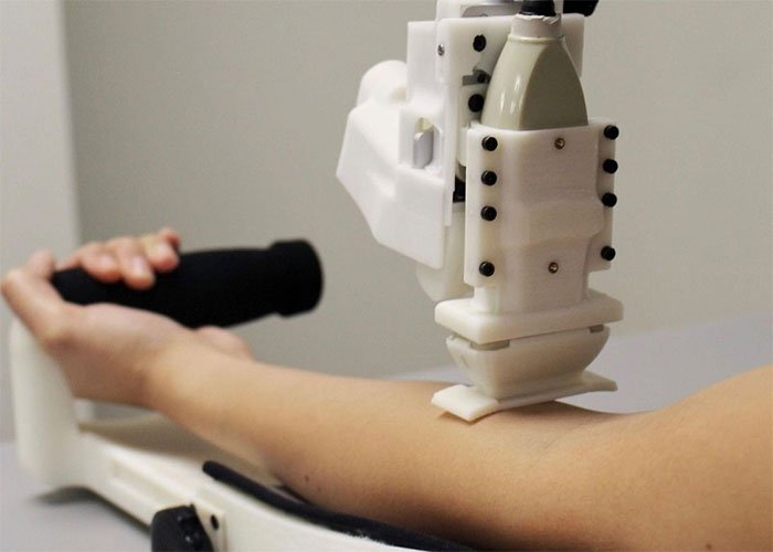 Robot y tế mới có thể lấy máu thành thạo hơn cả nhân viên y tế.