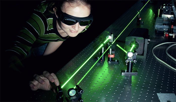 Các nhà nghiên cứu có thể gửi dữ liệu laser để tăng tốc độ internet đến hơn 1.000 lần