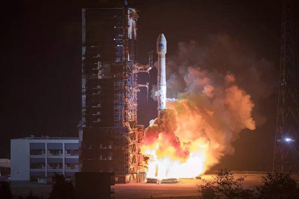 Tên lửa đẩy Trường Chinh 3B mang theo 2 vệ tinh định vị Bắc Đẩu rời bệ phóng tại Trung tâm phóng vệ tinh Tây Xương, tỉnh Tứ Xuyên, Trung Quốc ngày 19/11/2018