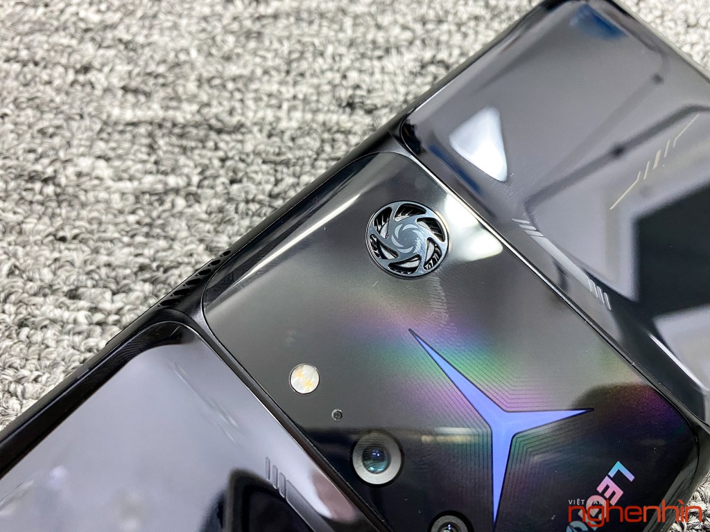 Trên tay Lenovo Legion Phone Duel 2: gaming phone thiết kế độc đáo nhất, giá từ 13.79 triệu đồng ảnh 9