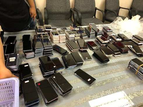 Hơn 400 điện thoại di động nhập “chui” từ Hàn Quốc về Việt Nam